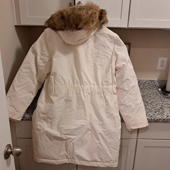 The North Face NWOTs Women’s Arctic Down Parka Waterproof Warm Jacket - Picture 6 of 15
